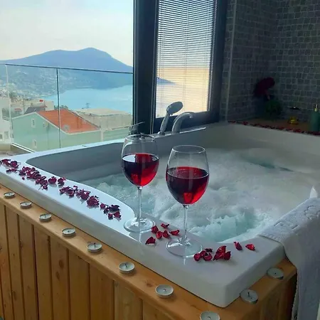 Centrally Located Luxury Villa: Alesta Вилла *