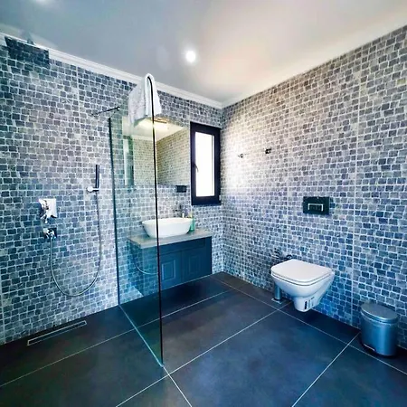 Centrally Located Luxury Villa: Alesta * Каш