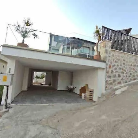 Centrally Located Luxury Villa: Alesta Каш